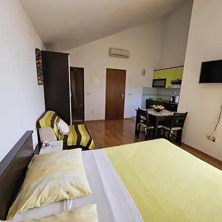 Apartment In With Sea View, Balcony, Air Conditioning, Wifi 5067-6 *